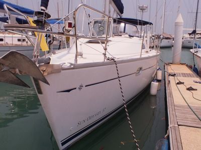 Sale the yacht Sun Odyssey 37