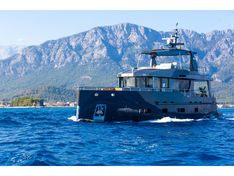 Motor yacht for sale Bering 70-004