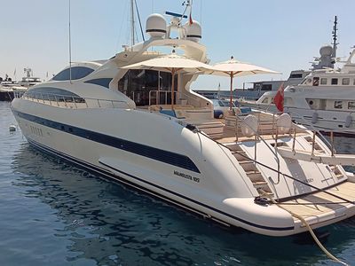 Sale the yacht Mangusta 105 «Phantom»