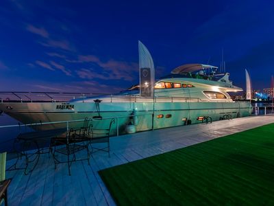 Sale the yacht Ferretti 72
